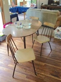 5 Piece Mid-Century Modern Retro Howell Metal Mfg Dining Table, one leaf and chairs.  Great Look!