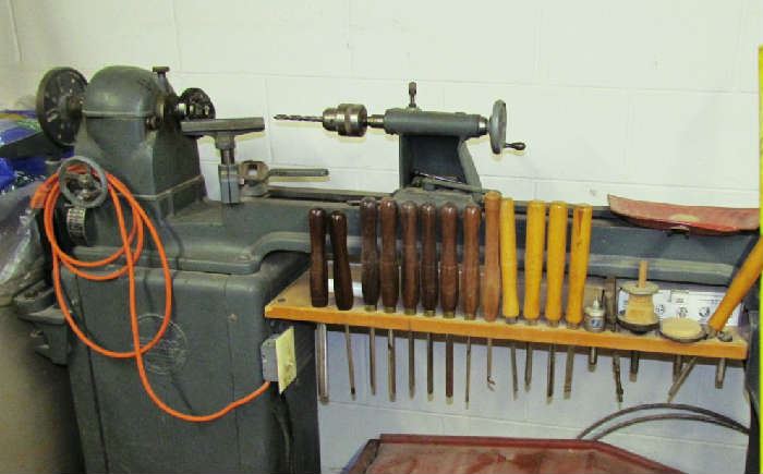 Heavy duty lathe with cutting tools