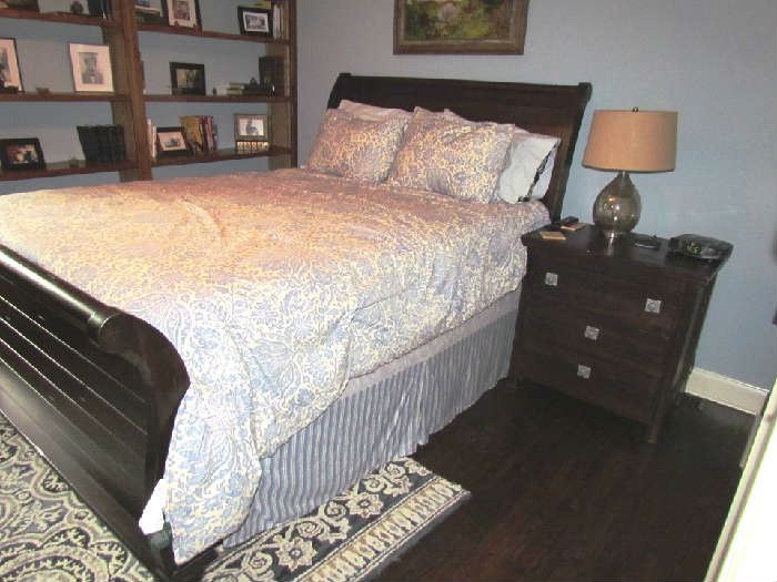 Queen bed, bedroom set