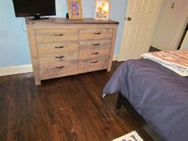 Pine dresser