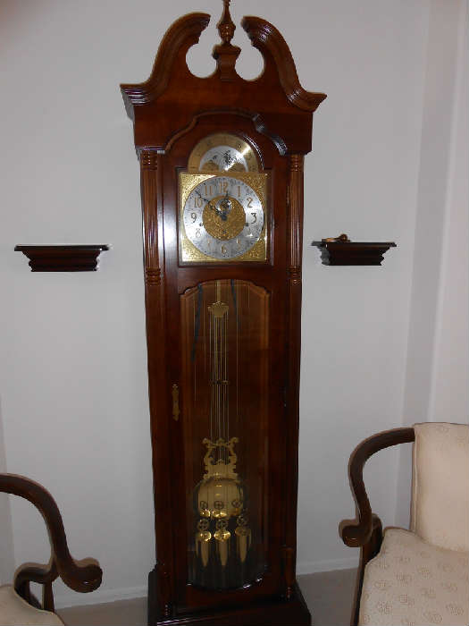 Ridgeway Grandfather clock - it works and chimes