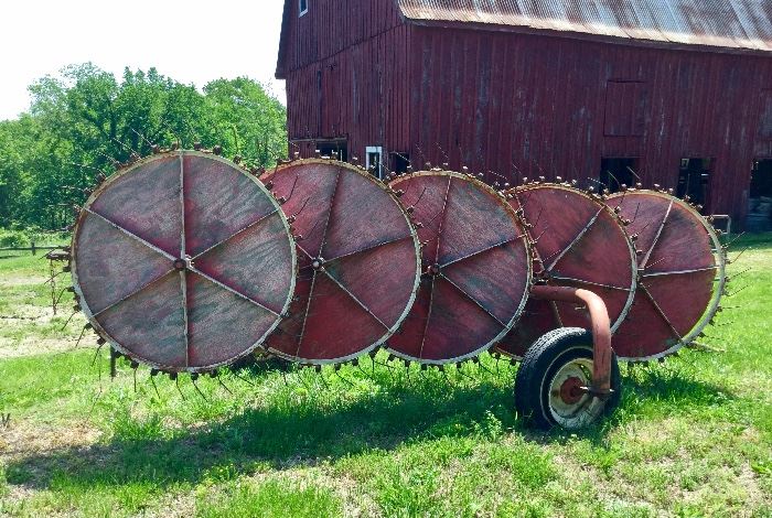 Vintage hay rake. 