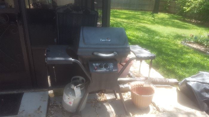 Charbroil Barbeque Pit