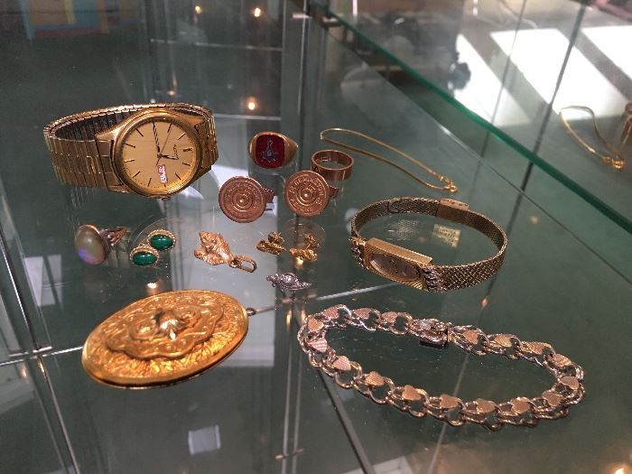 Jewelry including gold and silver