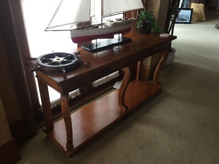 TOMMY BAHAMA ENTRY TABLE