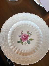 Spode China with pink roses that would be beautiful in a shabby chic home.
BILLINGSLEY ROSE- rare Cream Soups