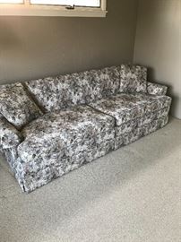 Contemporary Sofa in excellent condition 