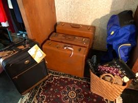 3 Great Vintage Suitcases and one new rolling bag and a rolling duffel.......