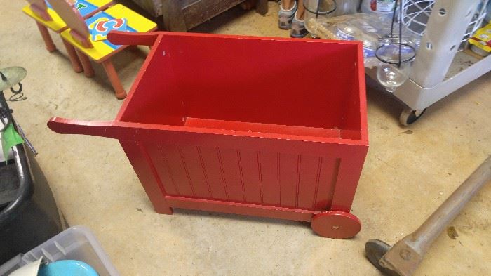 Rolling toy chest