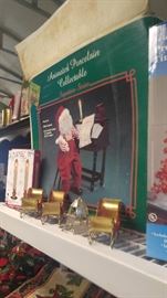 Mini automated Christmas decorations
