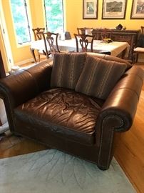 Oversized chair (leather)