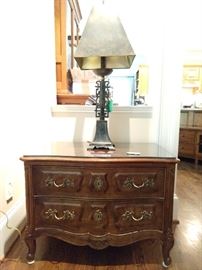 Very nice PAIR of vintage Henredon Villandry French Louis-XV-Style walnut chests, measuring 34" w x 19 1/2" d x 24 1/2" t.