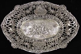 LOT #5036 - GERMAN .800 SILVER OPEN WORK BASKET, 15 1/2" L