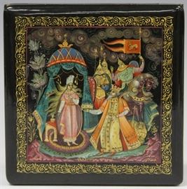 LOT #5132 - VINTAGE RUSSIAN PAINTED BOX, ARTIST SIGNED, 4" L 