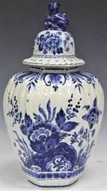 LOT #5403 - DELFT BLUE AND WHITE URN, 14 1/2" H
