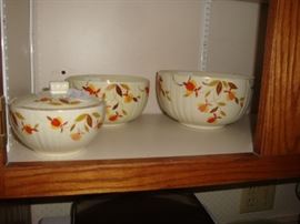 Hall Autumn Leaf includes grease dish(perfect)and bowls