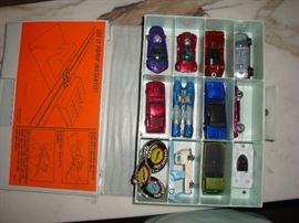 Inside of the Hot Wheels case, has some pins in exc condition too