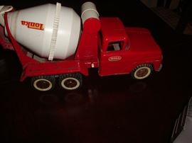 Pretty good condition for an old Tonka cement mixer