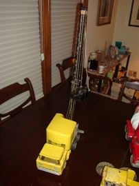 Structo mobile crane. Great piece, cranks work, all original, tires in good shape too