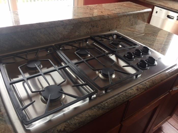 Thermadore gas cooktop. 36" X 23"  $400
