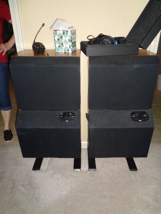 pair speakers