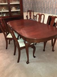 HENKLE HARRIS dining table and chairs in black cherry
