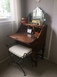 Small writing desk