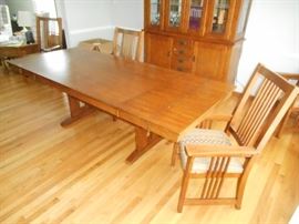 Mission style (Prairie style) dining table with two 12" leaves (as you see it, total length 94" x 40" wide) Quartersawn oak, in  nice condition, full  set of Pads comes with the table