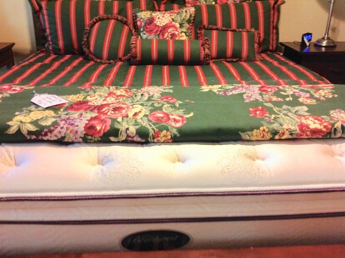 King Simmons Beauty Rest Pillow Top Mattress Set in Excellent Condition