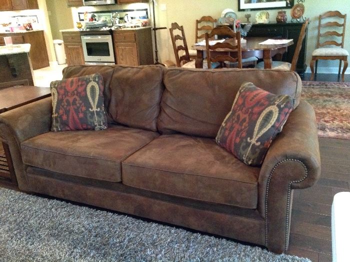 Broyhill Sofa in Excellent Condition