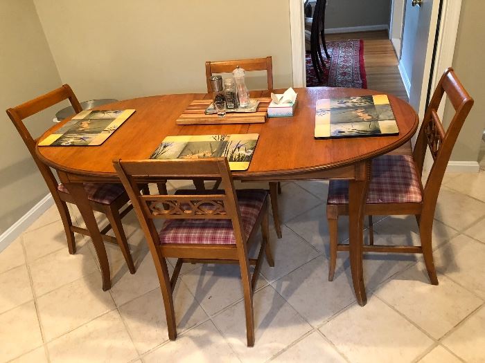 Maple kitchen table and 4 chairs