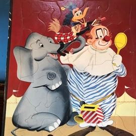 Anyone remember Clarabelle the Clown. The actor who played him went on to pay a very famous children's television personality.