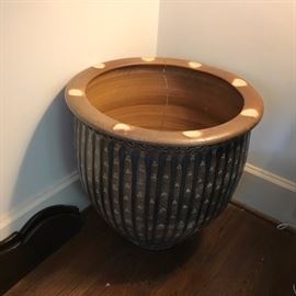A large Mark Hewitt planter. Unfortunately, it has a crack.