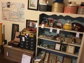 Frames and more in the Christmas room
