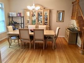 Thomasville large dinning table with 6 chairs, with matching, lighted hutch and side buffet table.