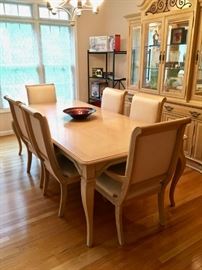 Thomasville large dinning table with 6 chairs, with matching, lighted hutch and side buffet table.