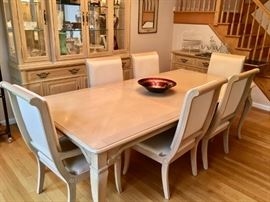 Thomasville large dinning table with 6 chairs, with matching, lighted hutch and side buffet table.