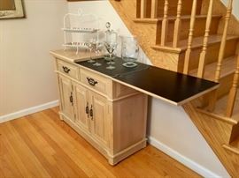 Thomasville large dinning table with 6 chairs, with matching, lighted hutch and side buffet table.