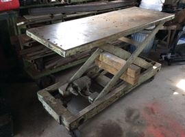 Lift table/welding table