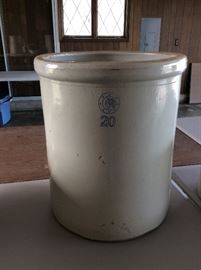 Reverse of 20 gallon crock from New Holland Malt & Hop company