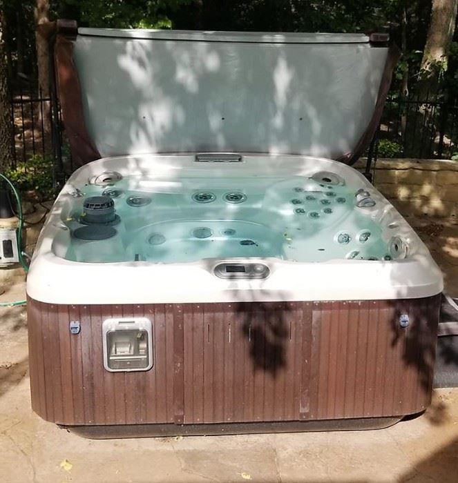 Awesome Working Jacuzzi (must be moved)