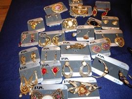 1928 Costume..PINS, EARRINGS..PLENTY PLENTY !!