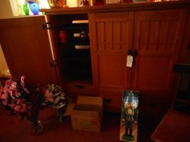 NICE OAK..MEDIA CABINET..use it for anything..storage, bed linens..table linens..dining cabinet..anything!!!