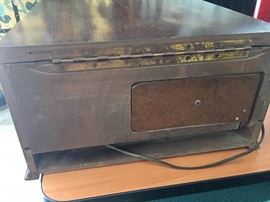 Trav-ler record player & radio