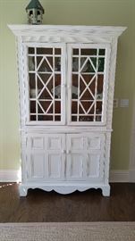 Nantucket cabinet 4 door from Lexington Furniture ike new!