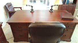 Executive (2-sided) desk