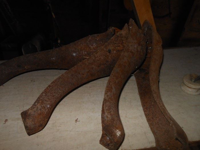 Set of cast iron legs