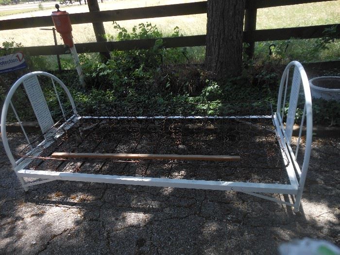 Antique single iron bed/cot