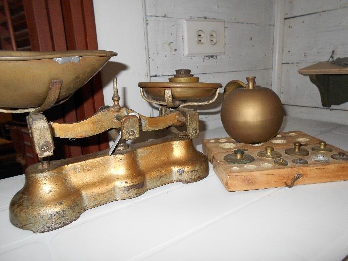 Old scale & weights