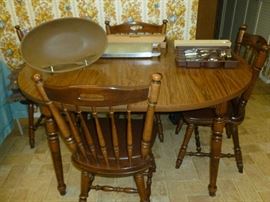 kitchen table & chairs w/leaves